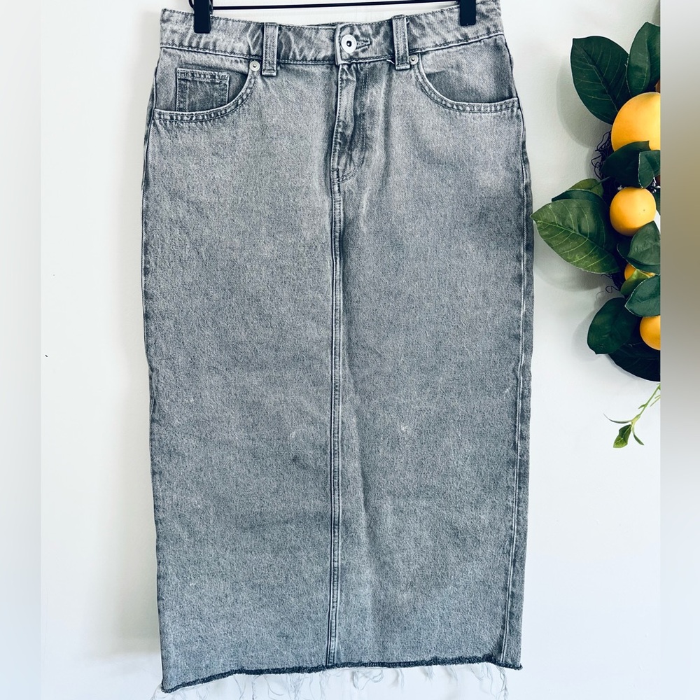 H&M gray denim midi skirt